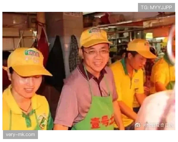 杨威练了个隐形健身房，连家里猫都看傻了啊这也太拼了吧！
